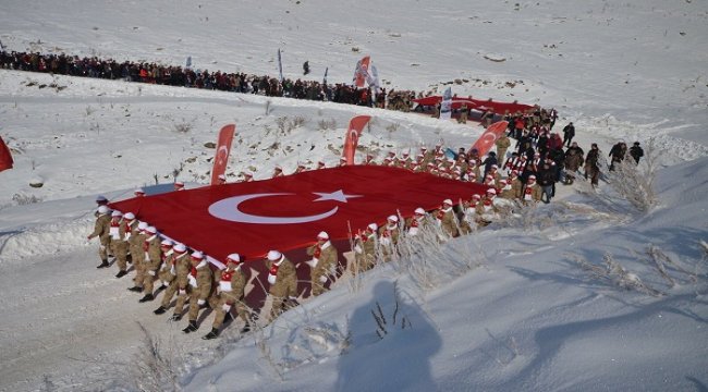 On Binlerce Vatandaşımız Sarıkamış Şehitlerimiz İçin Yürüdü
