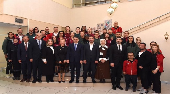 Kardeş Takım Elazığ İl Özel İdaresi Kadın Basketbol Takımı ile Dostluk Gecesi Düzenlendi