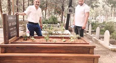 Marangoz Baba'ya Ahşap Mezar Yaptılar