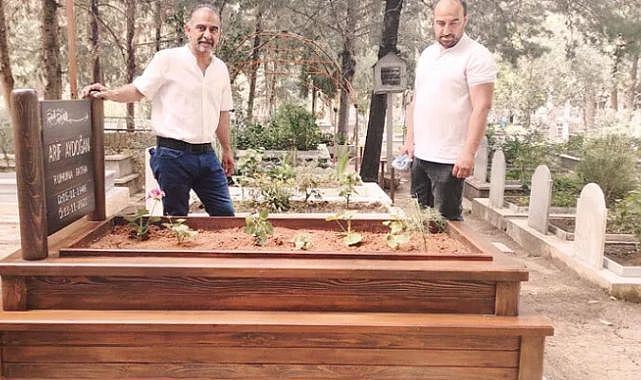 Marangoz Baba'ya Ahşap Mezar Yaptılar