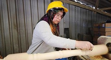 Ahşap Torna Yaparak Ekmeğini Kazanıyor