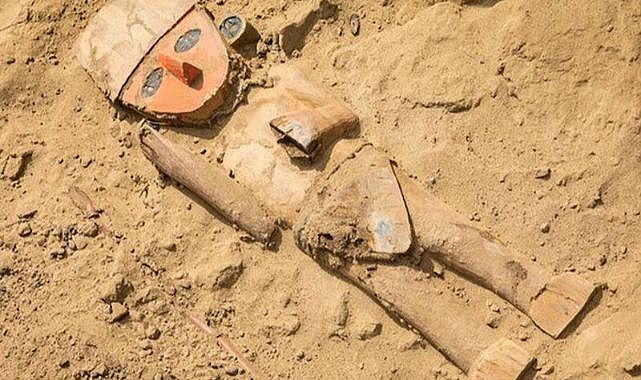 Chan Chan'da Süslü Ahşap Heykeli Bulundu