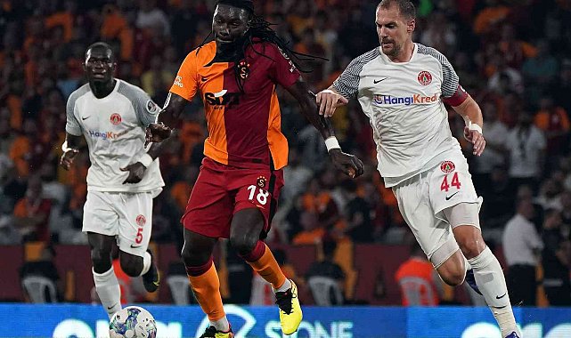 Bafetimbi Gomis oyuna sonradan girdi yine golünü attı