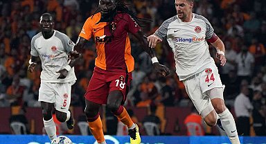 Bafetimbi Gomis oyuna sonradan girdi yine golünü attı