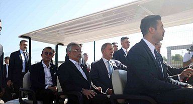 Bakan Akar, Malezya Kralı Sultan Abdullah Şah ile FNSS tesislerini gezdi