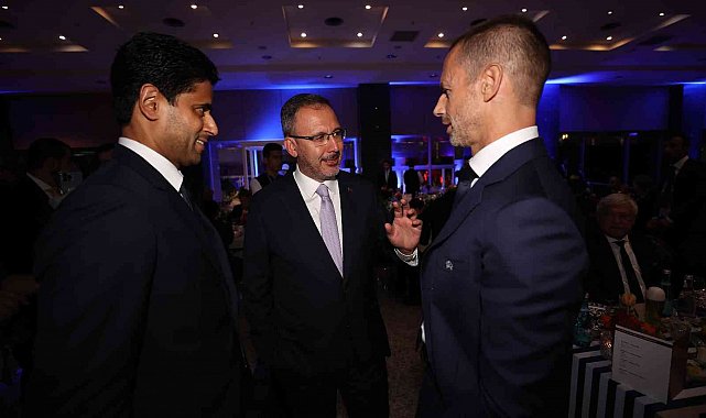 Bakan Kasapoğlu, İstanbul'daki UEFA Şampiyonlar Ligi kura çekimini izledi