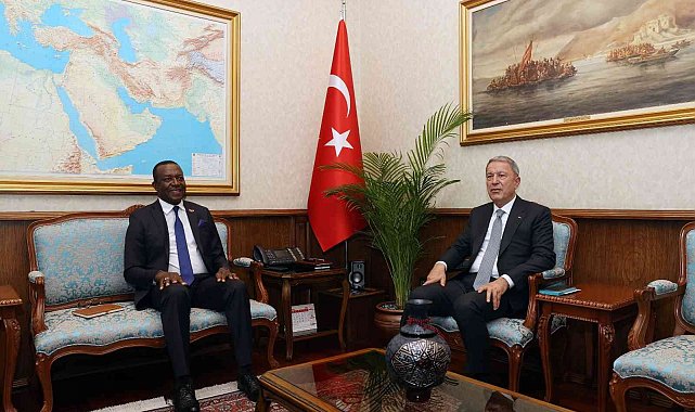 Bakanı Akar, Kamerun Büyükelçisi Tchatchouwo'yu kabul etti