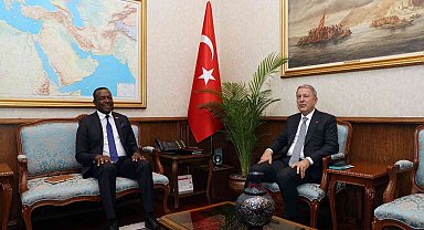 Bakanı Akar, Kamerun Büyükelçisi Tchatchouwo'yu kabul etti