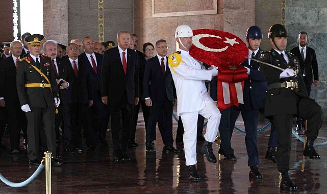 Cumhurbaşkanı Erdoğan, Anıtkabir'de düzenlenen törene katıldı