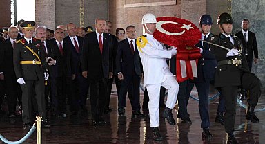 Cumhurbaşkanı Erdoğan, Anıtkabir'de düzenlenen törene katıldı
