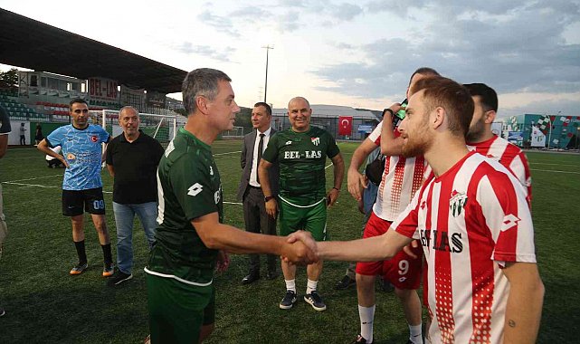 Gölbaşı Belediye Başkanı Şimşek, Basın Futbol Turnuvası'nın açılış maçını yaptı
