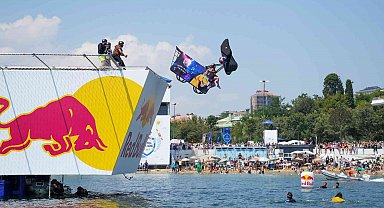 Red Bull Uçuş Gününe 200 bin kişi katıldı