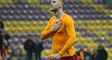 Semih Kaya futbolu bıraktığını açıkladı