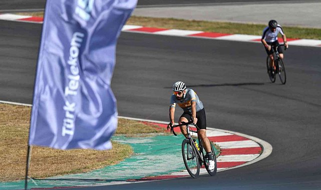 Türk Telekom İstanbul 24 Saat Boostrace'te pedallar kupa için dönecek