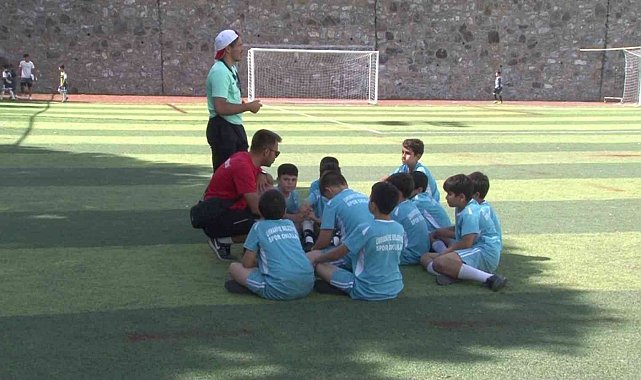 Ümraniye'de 3'üncü 'Minik Kramponlar Futbol Turnuvası' düzenlendi
