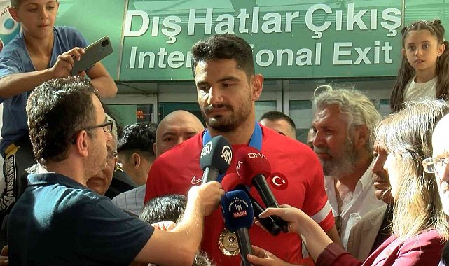 3.kez Dünya şampiyonu olan Taha Akgül'e coşkulu karşılama