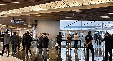 57 bin TL'lik cep telefonunu almak için kuyruğa girdiler