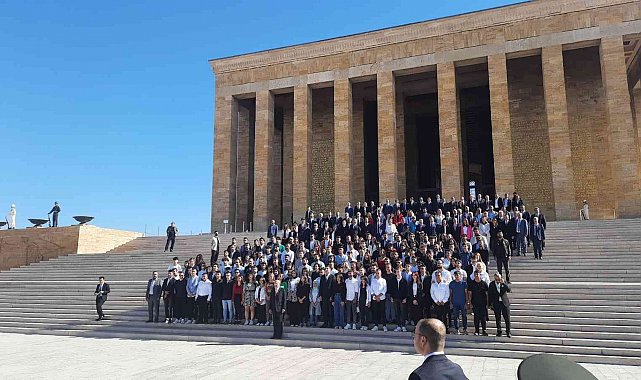 CHP, kuruluşunun 99'uncu kuruluş yıldönümünde Anıtkabir'de
