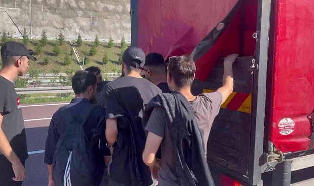 Deplasmana kamyonet kasasında gittiler