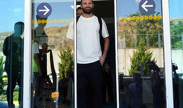 Galatasaray'ın yeni transferi Juan Mata, İstanbul'a geldi