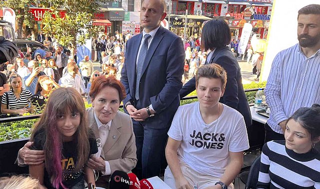 İYİ Parti Genel Başkanı Akşener'den Bakırköy'de esnaf ziyareti