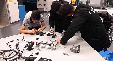 Mercedes-Benz laboratuvarlarında 2 bin 416 öğrenci eğitim aldı