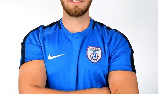 Özsert: "Bizim en büyük mutluluğumuz Altınordu Futbol Akademisi'ne sporcu kazandırmak"