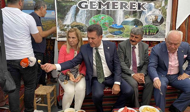 TDP Genel Başkanı Sarıgül: "İzmir'in kurtuluşu müthiş bir şekilde kutlanmıştır"