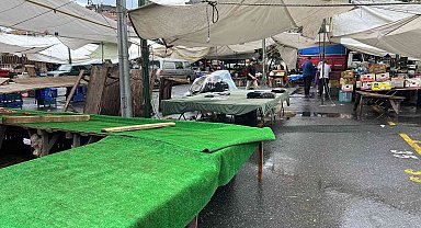 Yağmurlu havanın etkisiyle semt pazarları boş kaldı