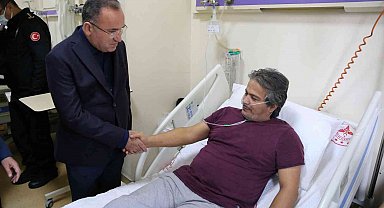 Bakan Bozdağ patlamada yaralanan madencileri hastanede ziyaret etti