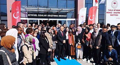 Bakan Kirişci Türkiye'de öğrenim gören yabancı öğrencilerle bir araya geldi