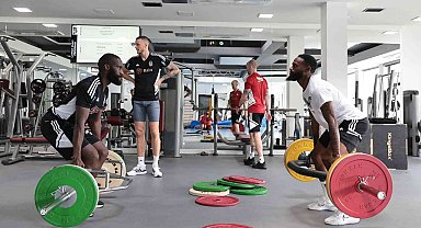 Beşiktaş kondisyon ve taktik çalıştı