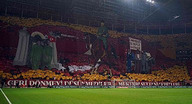 Galatasaray taraftarından Cumhuriyetin 100. yılına özel koreografi