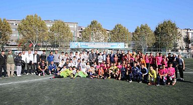 Genç Yaş Futbol şampiyonasına Bayrampaşa ev sahipliği yaptı
