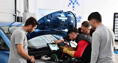 İTO yerli otomobil öncesi 'elektrikli araç tamiri' için eğitim süreci başlattı