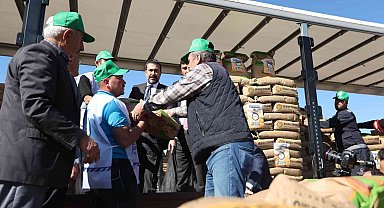 Kahramankazan Belediyesi'nden 550 çiftçiye buğday ve arpa tohumu desteği