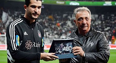 Necip Uysal'a 400. maç plaketi verildi