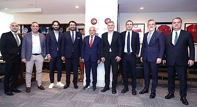 Turkcell Genel Müdürü Murat Erkan, TFF Başkanı Mehmet Büyükekşi'yi ziyaret etti