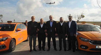 AK Parti İstanbul İl Başkanı Kabaktepe taksicilerle toplantıda bir araya geldi