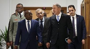 Bakan Akar, Kongo Demokratik Cumhuriyeti Milli Savunma Bakanı Kurhenga ile görüştü
