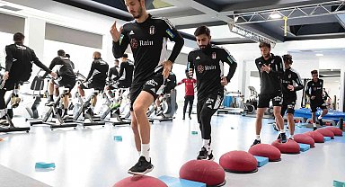 Beşiktaş günün ilk idmanını tamamladı