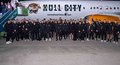 Hull City yüzlerce taraftarıyla Antalya'ya geldi