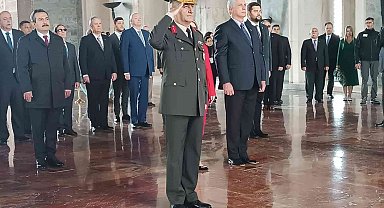 Küba Devlet Başkanı Bermudez, Anıtkabir'i ziyaret etti