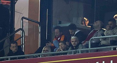 Mauro Icardi ile Wanda Nara, Ofspor maçını beraber izledi