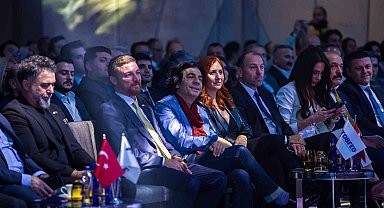Okan Bayülgen'den Togg'un dev ekranı için öneri