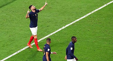 Olivier Giroud, Henry'i yakaladı