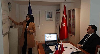 Şili'nin Ankara Büyükelçisi Castro Türkçe öğreniyor