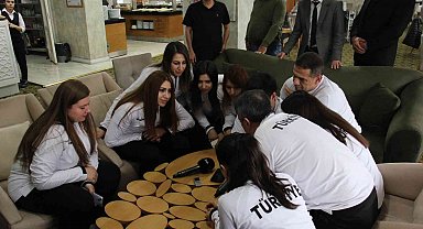 Bakan Kasapoğlu, Golbol Kadın Milli Takımı'nı tebrik etti