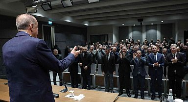 Cumhurbaşkanı Erdoğan, İstanbul'da minibüs odaları başkanları ve şoförlerle bir araya geldi
