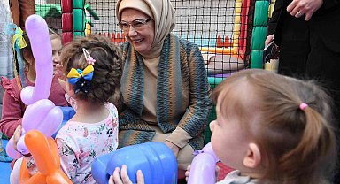 Emine Erdoğan, Ukrayna'dan Türkiye'ye getirilen yetim çocuklarla buluştu